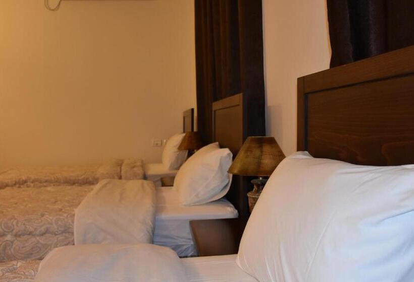 تختخواب و صبحانه Orient