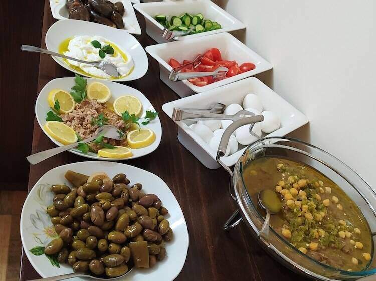 تختخواب و صبحانه Orient