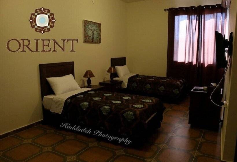 تختخواب و صبحانه Orient