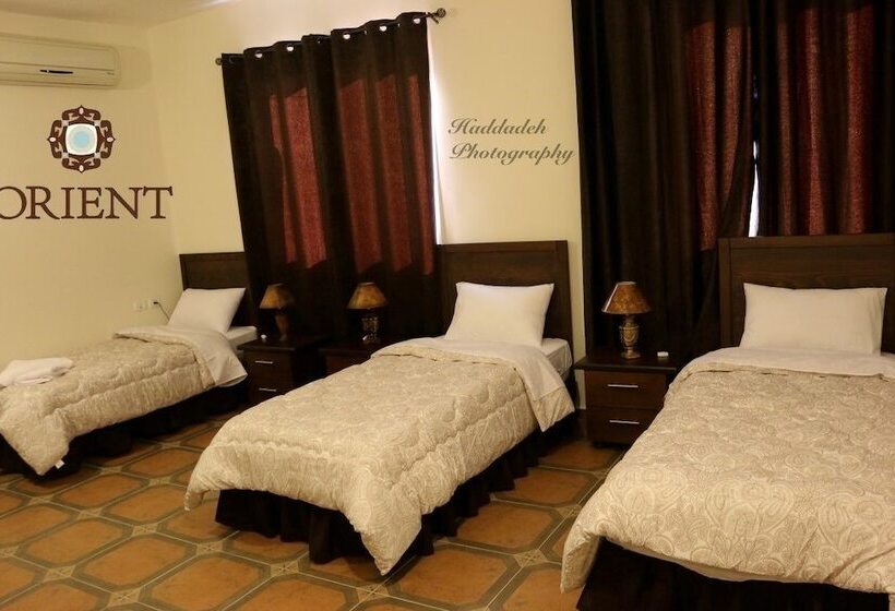 تختخواب و صبحانه Orient