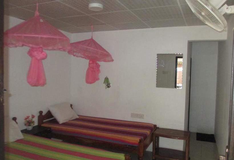 민박 Uppuveli Beach House