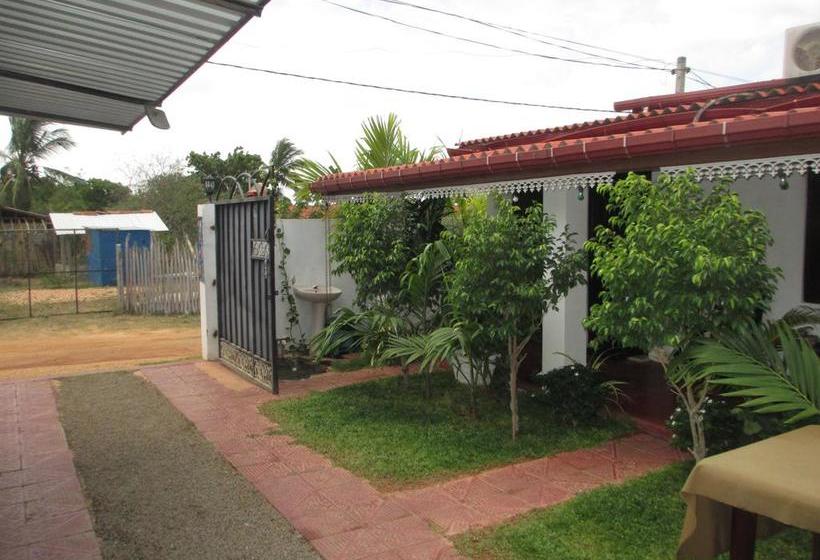 민박 Uppuveli Beach House