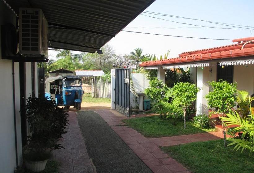 민박 Uppuveli Beach House