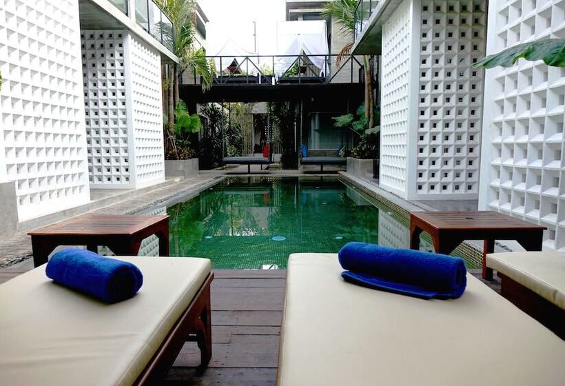 ホテル Solitaire Kamreuk Resort