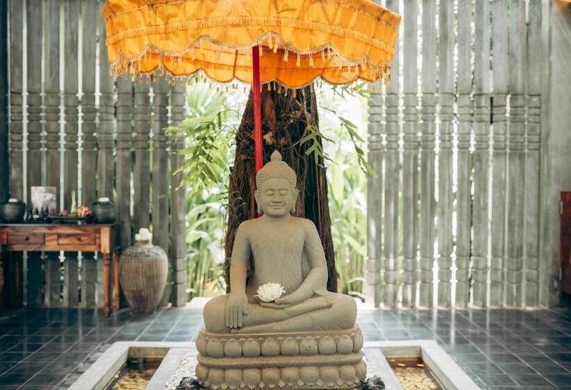 فندق Solitaire Kamreuk Resort