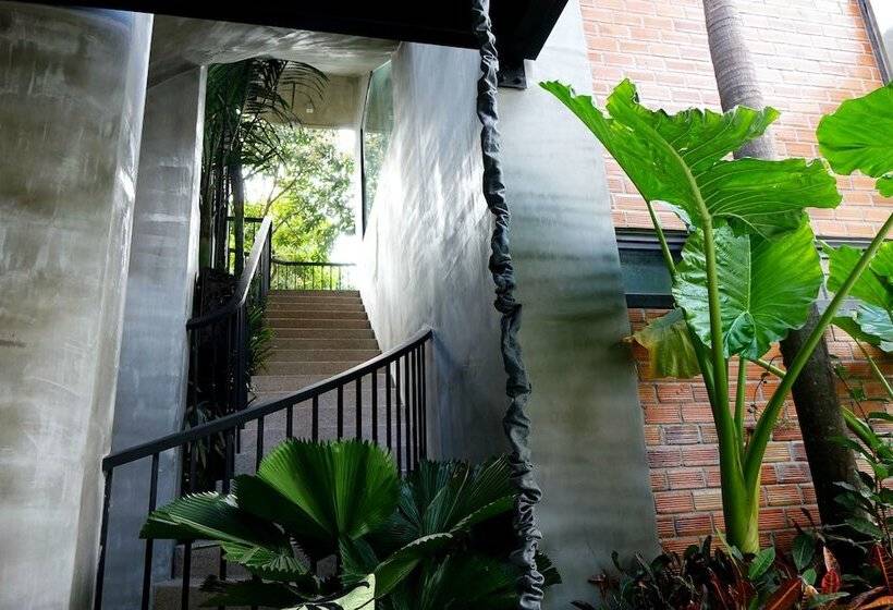 فندق Solitaire Kamreuk Resort