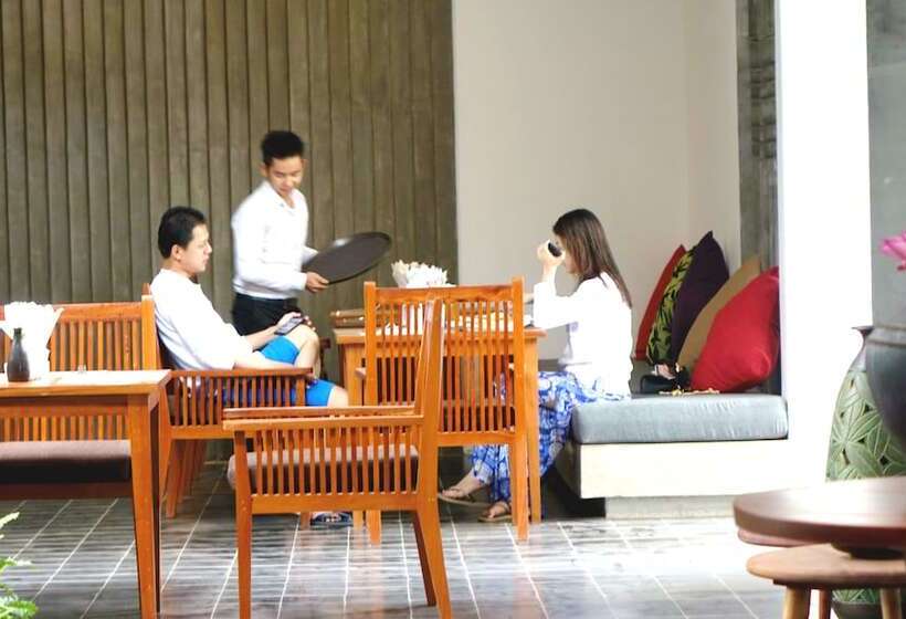 فندق Solitaire Kamreuk Resort