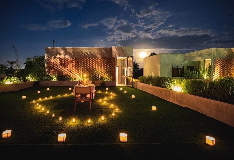 فندق Solitaire Kamreuk Resort