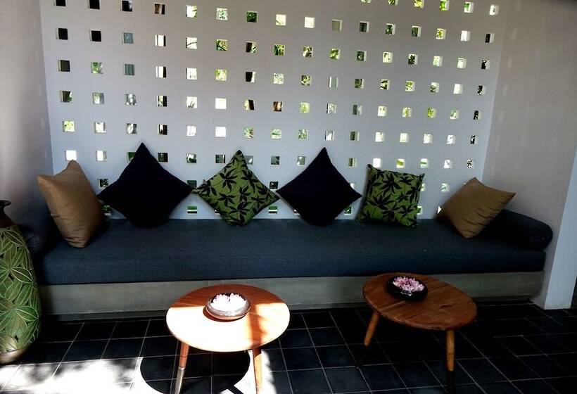 فندق Solitaire Kamreuk Resort