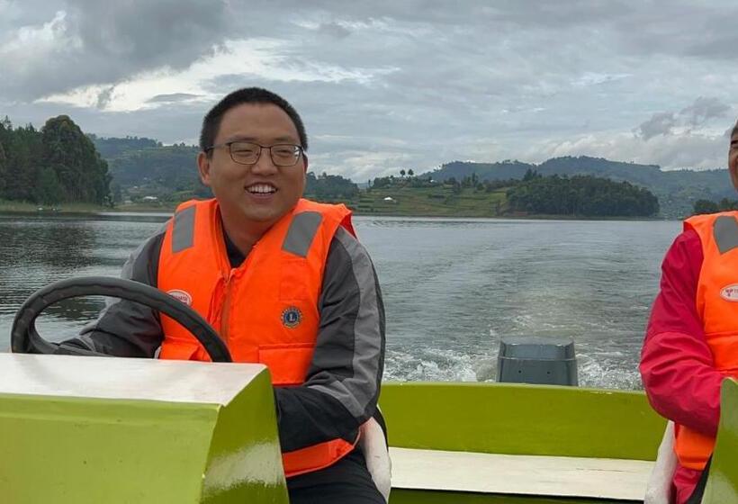 Lake Bunyonyi Rock Resort