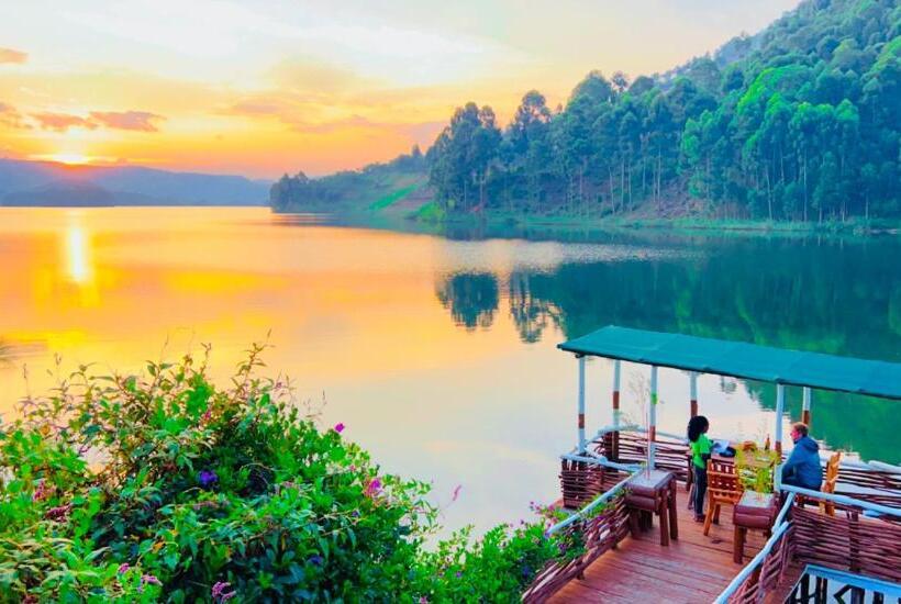 Lake Bunyonyi Rock Resort