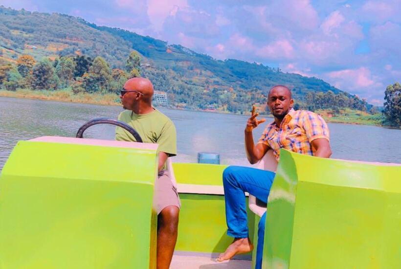 Lake Bunyonyi Rock Resort