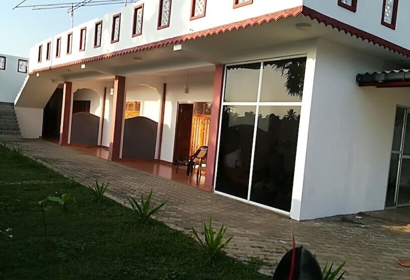 منتجع Nilaveli Gates