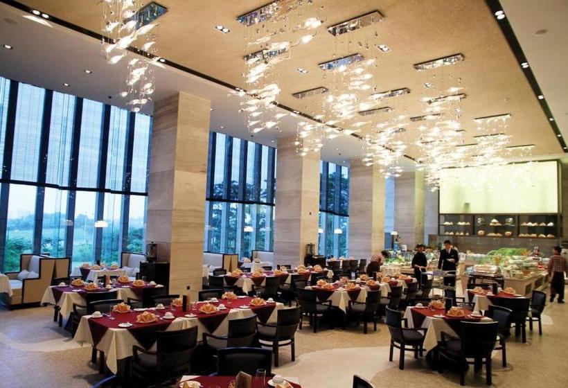 אתר נופש Shenzhen Castle Golf