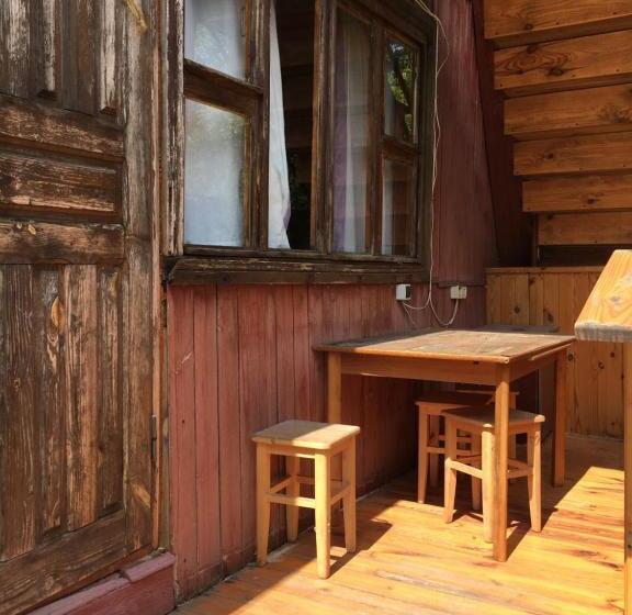 هاستل номера в деревянных домиках