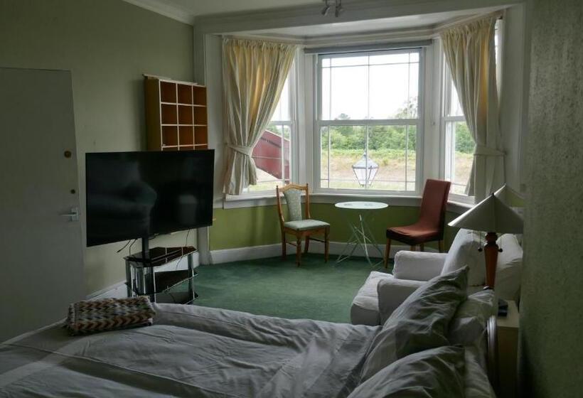 ユースホステル Fox & Hounds Pub