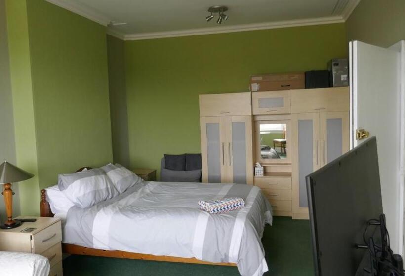 ユースホステル Fox & Hounds Pub