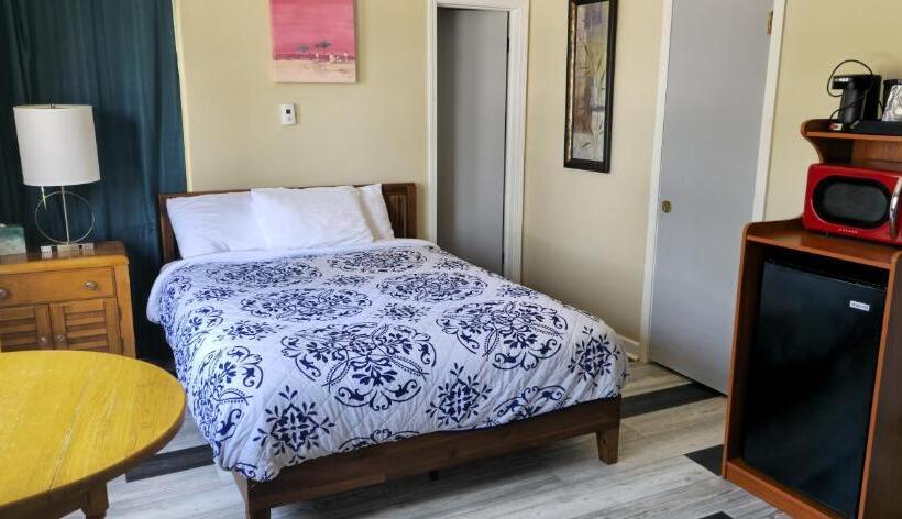 فندق صغير Rodeway Inn Formerly Camp Inn Lodge