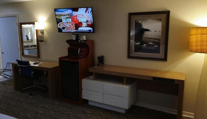 فندق صغير Rodeway Inn Formerly Camp Inn Lodge