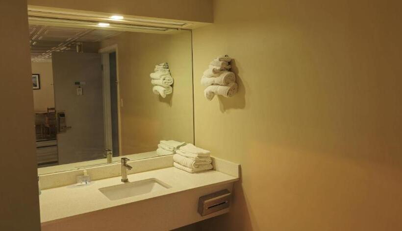 فندق صغير Rodeway Inn Formerly Camp Inn Lodge