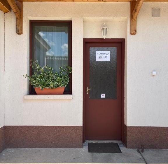 تختخواب و صبحانه Flamingó Szállás