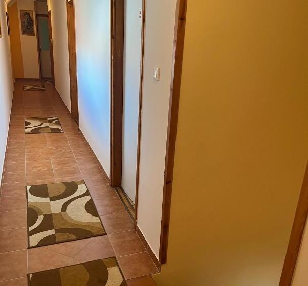 تختخواب و صبحانه Flamingó Szállás