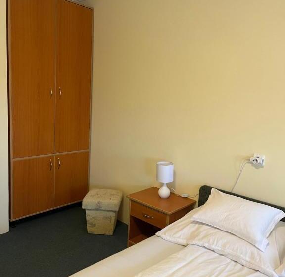 تختخواب و صبحانه Flamingó Szállás