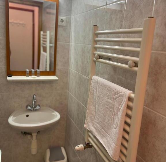 تختخواب و صبحانه Flamingó Szállás