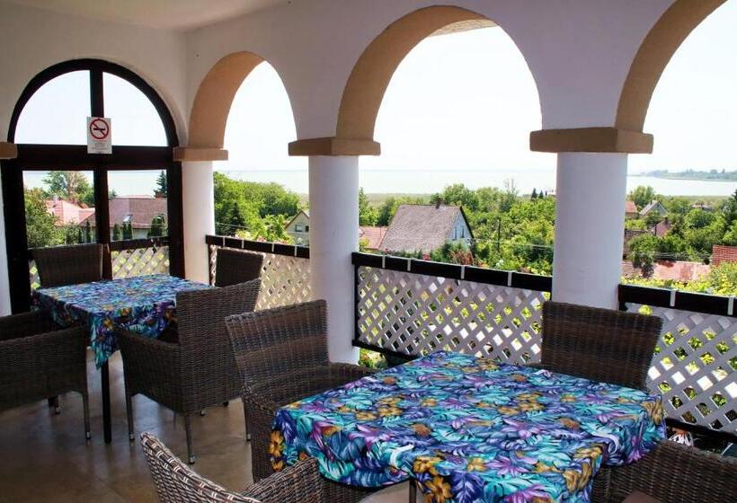 ベッドアンドブレックファースト Pigál Panzió