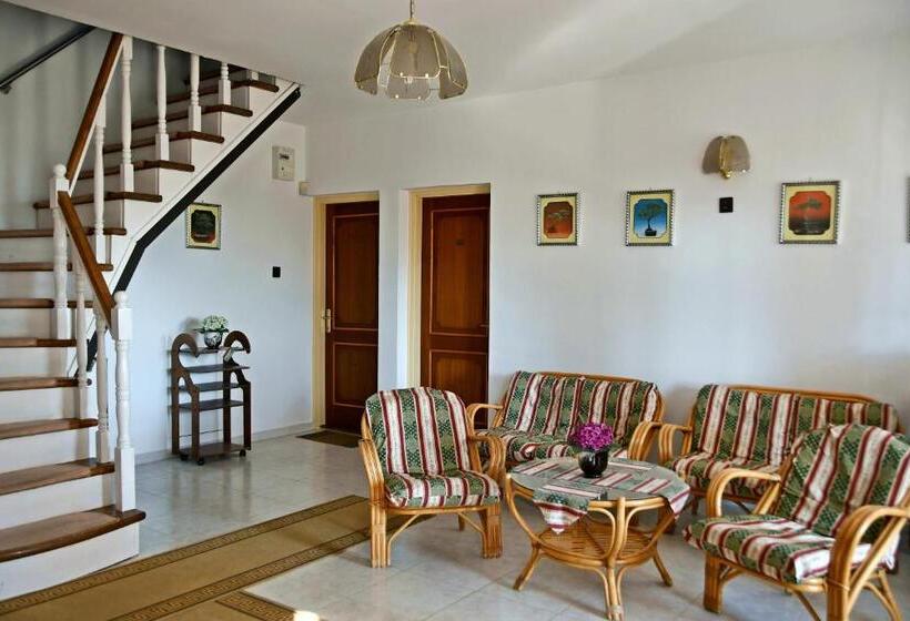 ベッドアンドブレックファースト Pigál Panzió