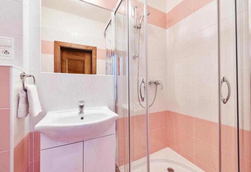 Bed and Breakfast Villa Lupu