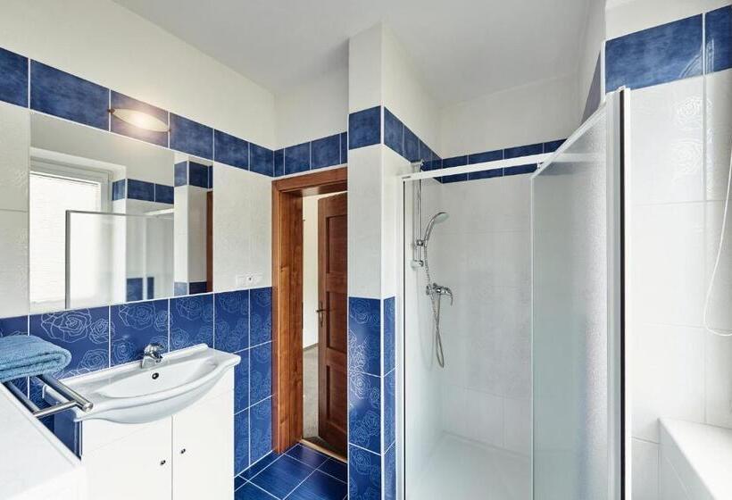 Bed and Breakfast Villa Lupu