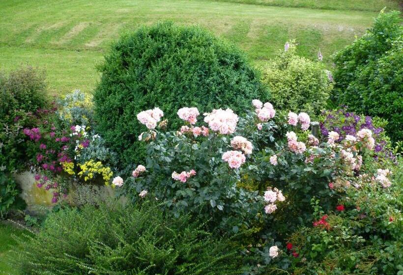 مبيت وإفطار Whiteways Farmhouse