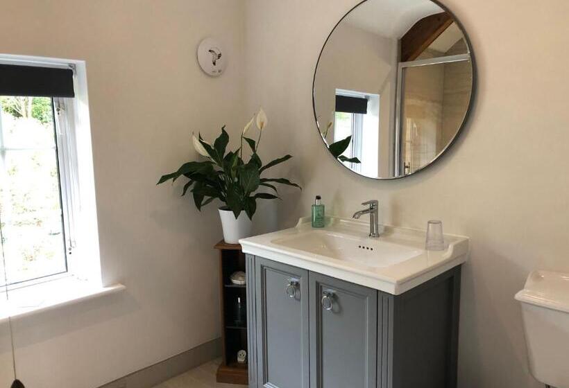 مبيت وإفطار Whiteways Farmhouse