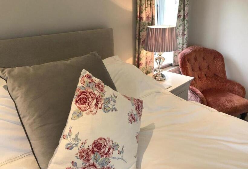 مبيت وإفطار Whiteways Farmhouse