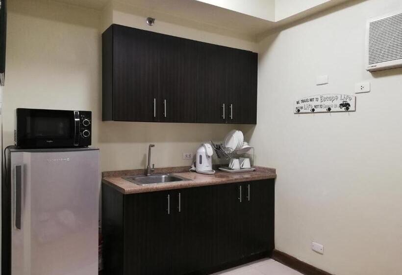 هتل Cozy Staycation At Eastbay Residences