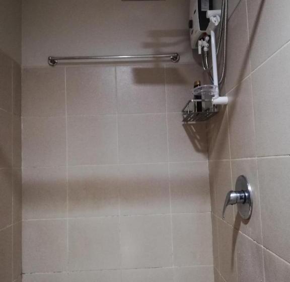 هتل Cozy Staycation At Eastbay Residences