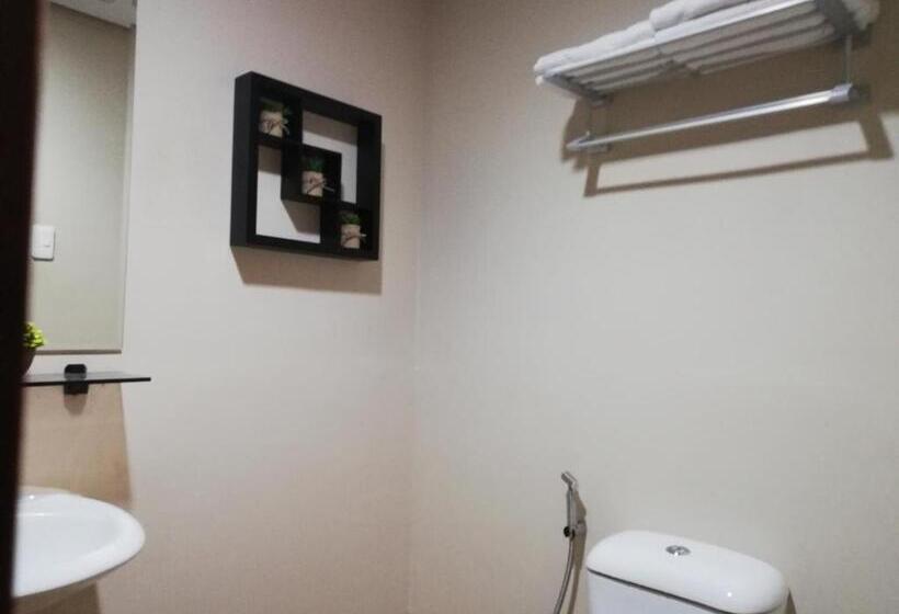 هتل Cozy Staycation At Eastbay Residences