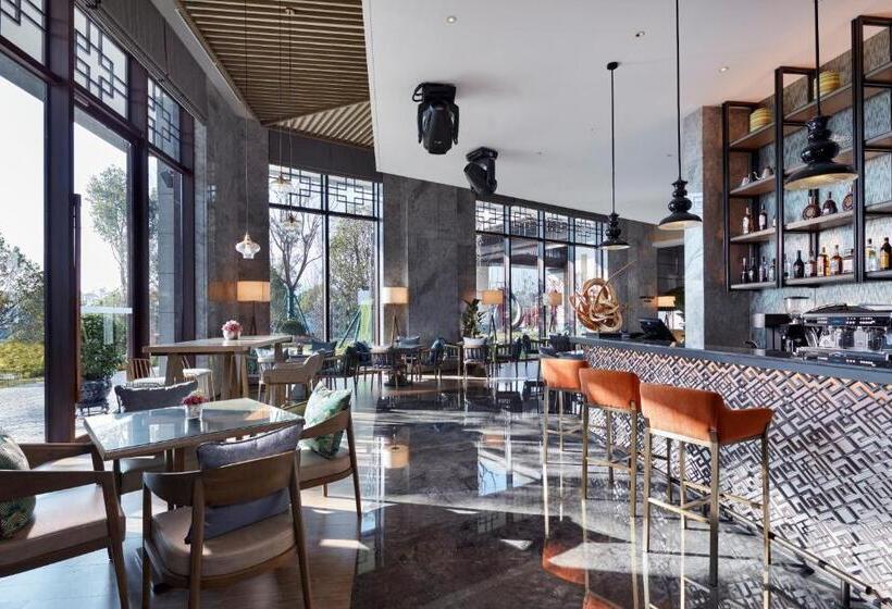 هتل Dian Lake Steigenberger Kunming