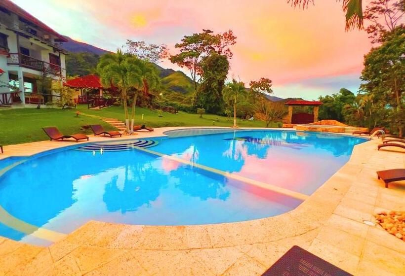 Отель Kamelot Colonial