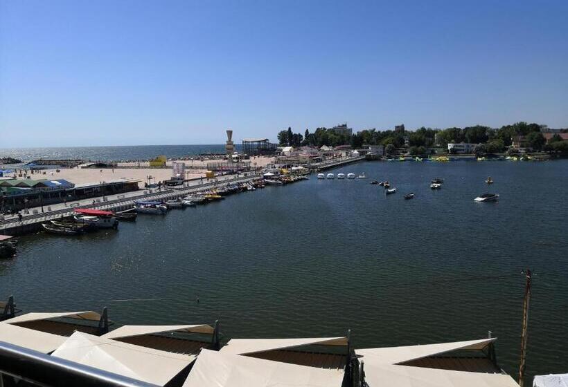 בית מלון כפרי Prestige Beach