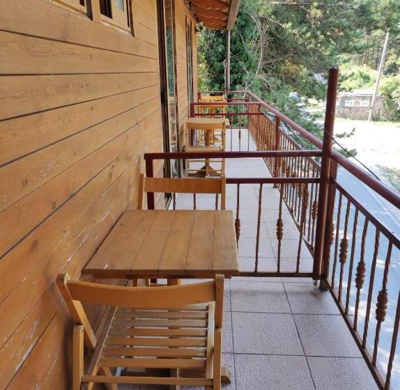 Hotelli Toni Llogora