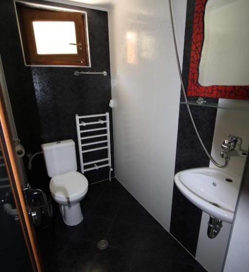 Pension (Hôtel basse catégorie) къща за гости джая