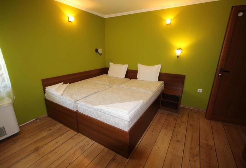 Pension (Hôtel basse catégorie) къща за гости джая