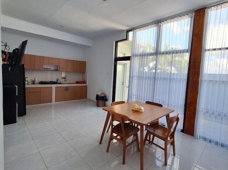 פנסיון Bonewood Guesthouse