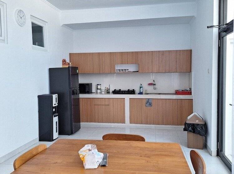 פנסיון Bonewood Guesthouse