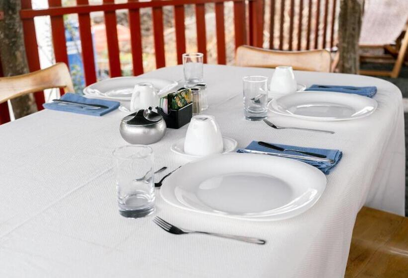 پانسیون Hostal Santa Maria