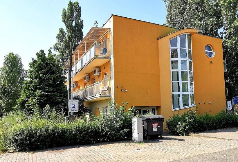 ペンション Penzión Labuť