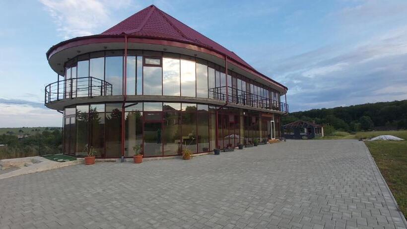 بنسيون Vila Dragomirna