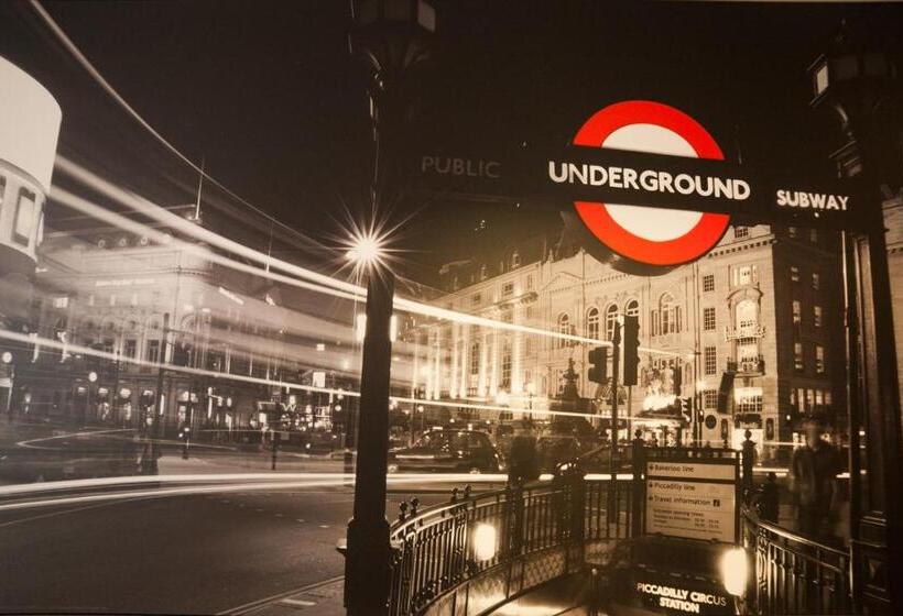 פנסיון Zafiro Suites